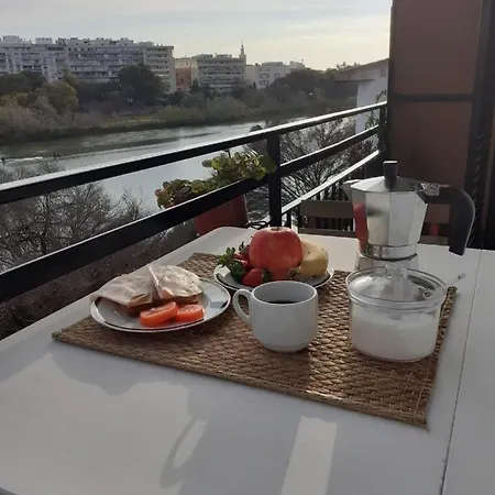 Apartamento Con Vistas Al Rio Guadalquivir En Triana, Apartment *