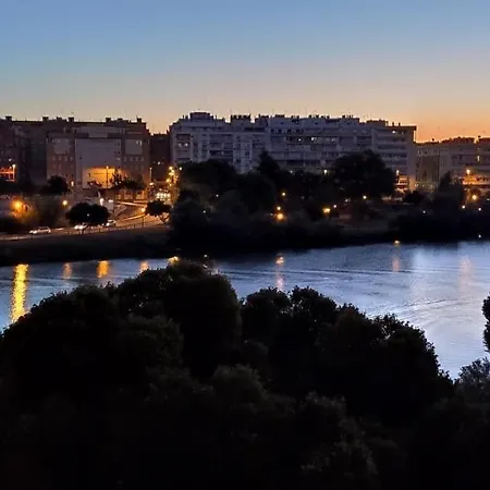 Apartamento Con Vistas Al Rio Guadalquivir En Triana, Apartment *
